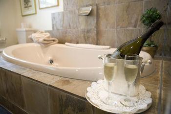 Hotel The Belvedere & Restaurant Saugatuck